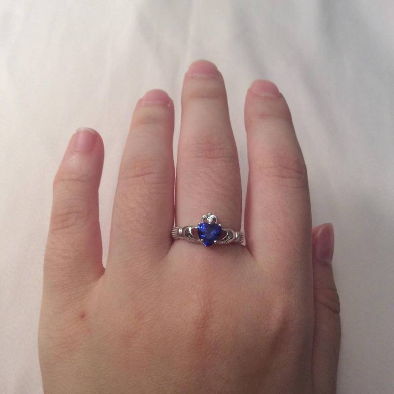 Claddagh Ring ~ Silber Blauer Saphir Geschenke Für Frauen von TenFingersToWear