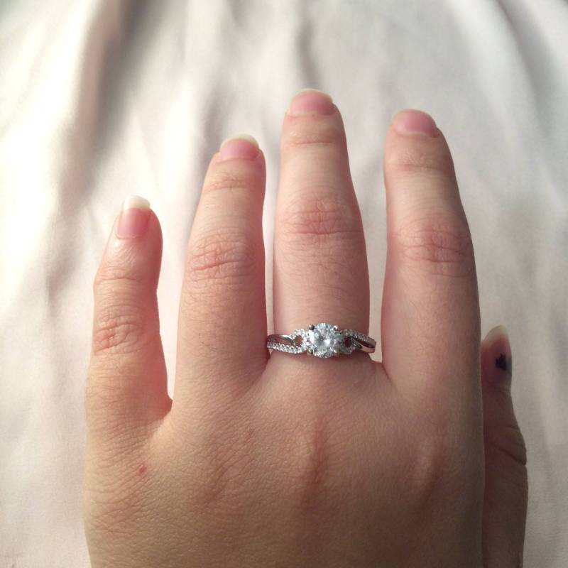 Silber Versprechen Ring ~ Frauen Freundin Geschenk Für Sie Für Zirkonia Gratis Geschenkbox von TenFingersToWear