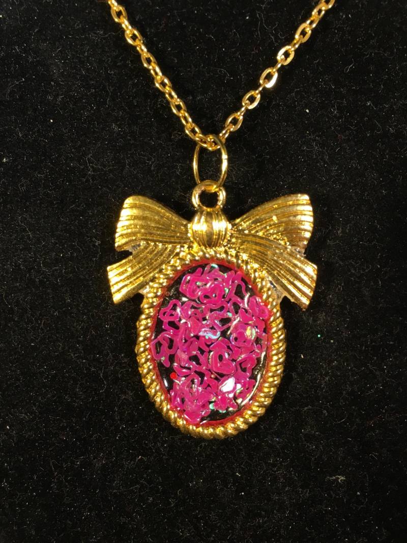 Binden Sie Eine Schleife Um Meine Spiegel von TenaciousHopeGifts