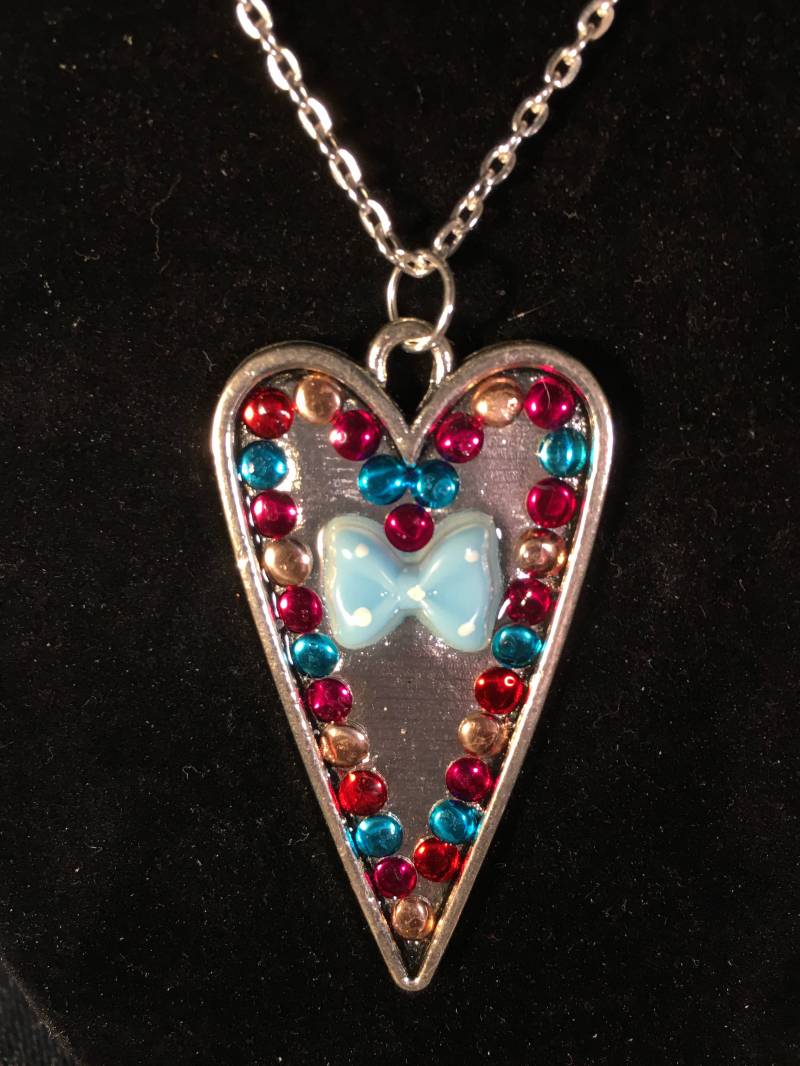 Mit Einer Schleife Gebunden Mit Einer Schleife Gebunden von TenaciousHopeGifts