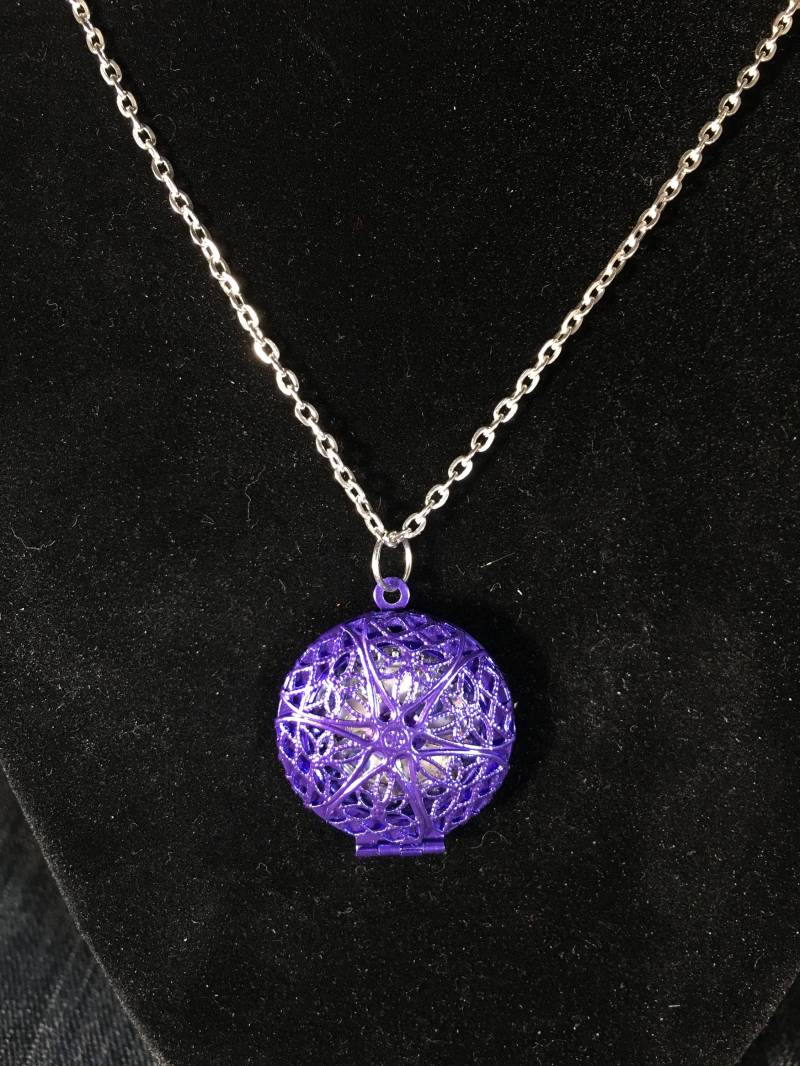 Trauben Medaillon Trauben Medaillon von TenaciousHopeGifts