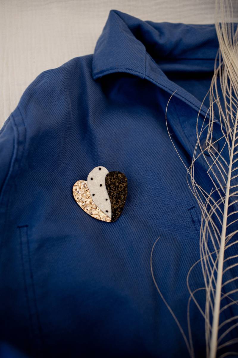 Olio Brosche Drei Blütenblätter Mit Pailletten Und Handbestickt Von Tendre Cactus von TendreCactus