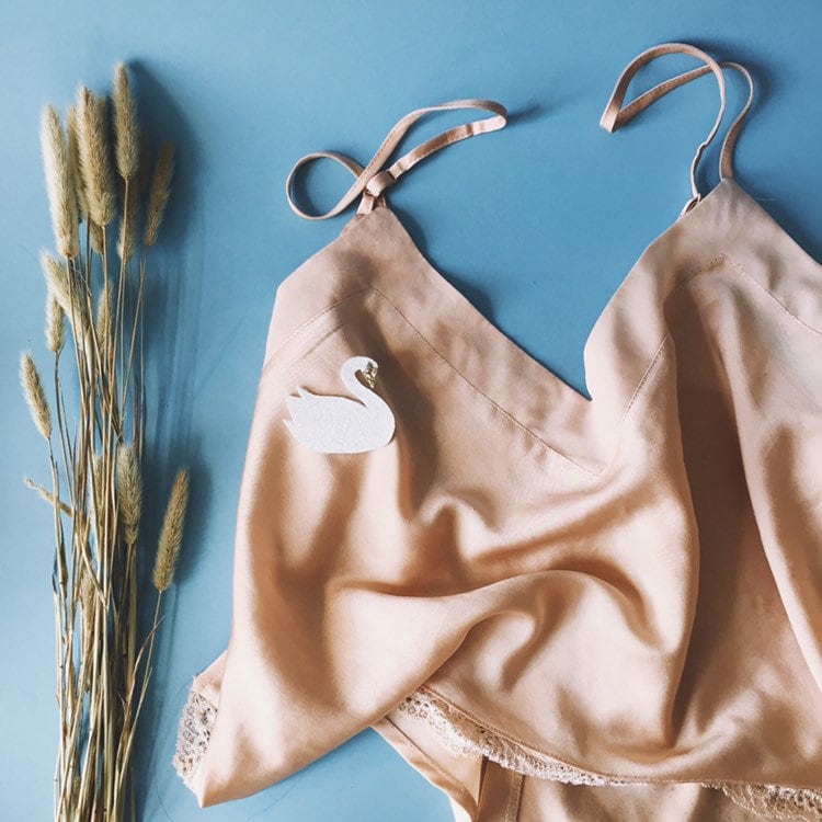 Toppen Sie Die Hübsche Süße Schwanenbrosche, Mit Liebe Und Von Hand in La Rochelle Hergestellt Wird von TendreCactus