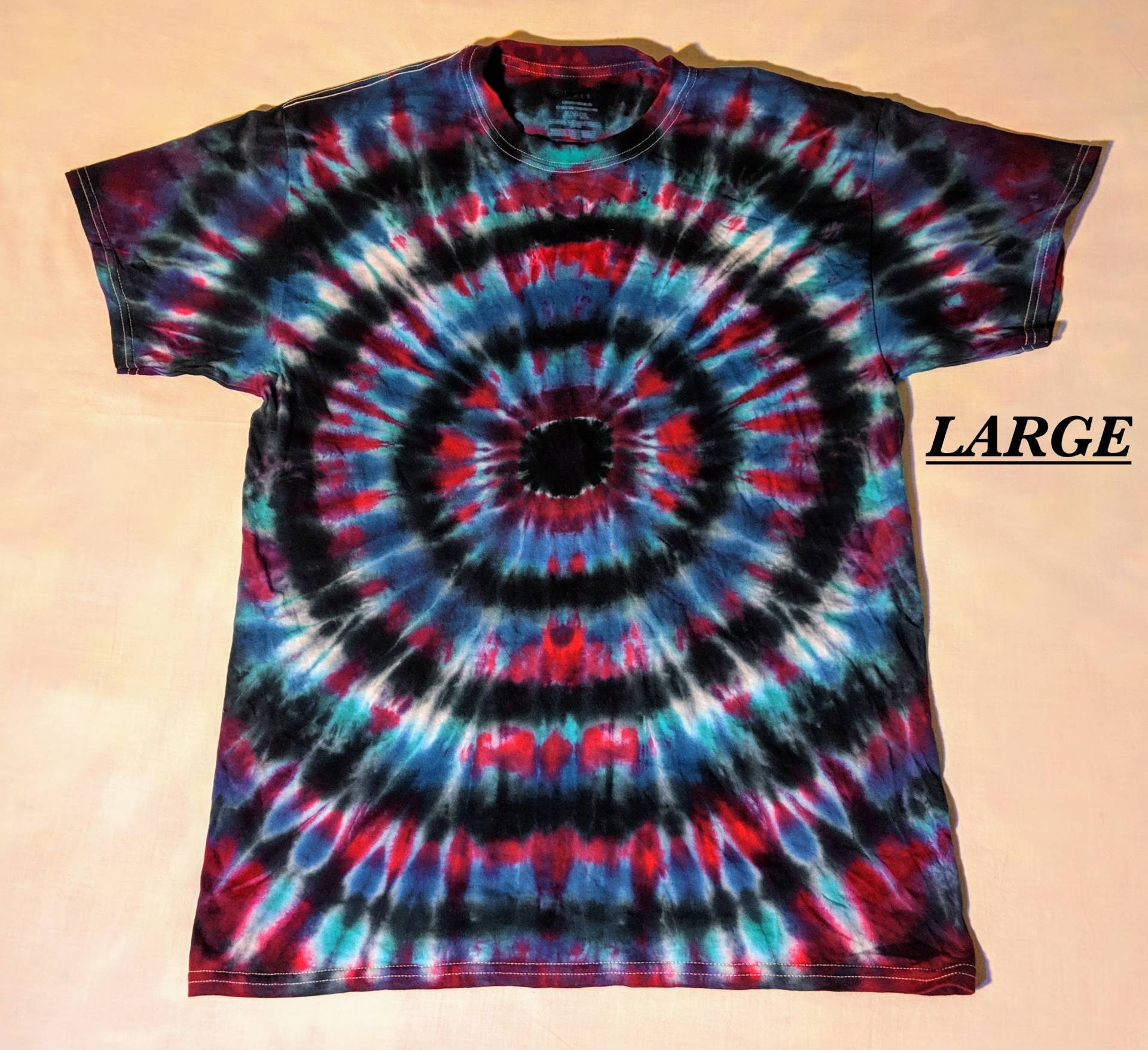 Schwarzes Loch Tiedye T-Shirt Schwarzes Loch Tiedye T-Shirt von TennesseeTieDyeArt