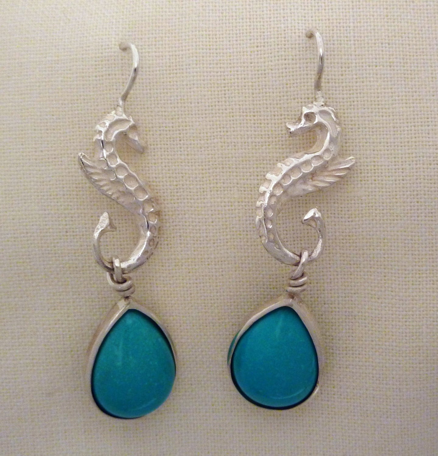 Natürliches Türkis Haken Ohrringe Besonderes Geschenk Aus Sizilien- Schmuck Der Meer Mit Silber Seepferd - Geschenkverpackt -Handgemacht von TeodoraGioielli