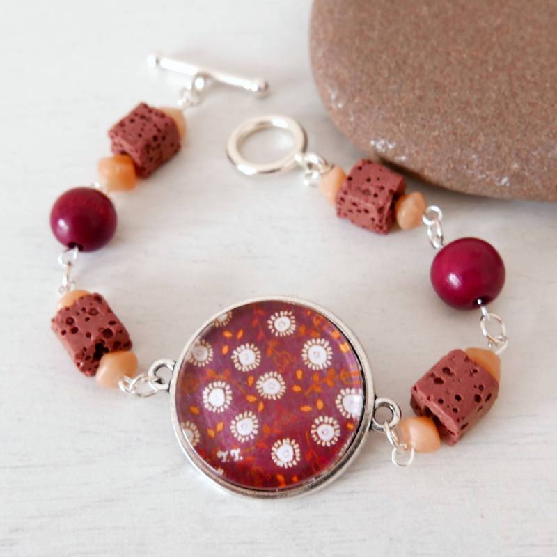 Burgunder Armband, Floral Herbstliche Lava Perlen Kunst Dunkel Rosa Floraler Schmuck von TeodoraPainting