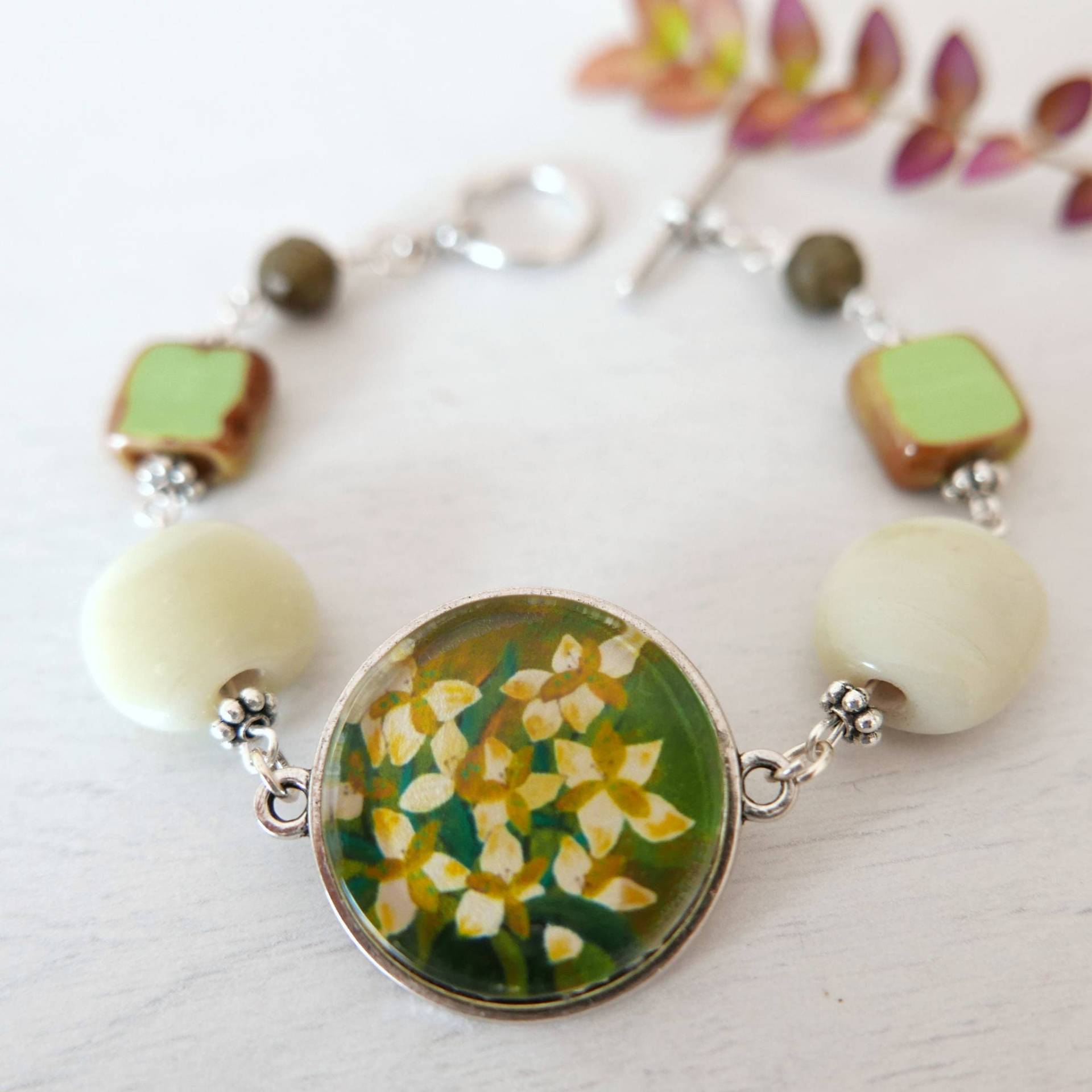 Grünes Armband, Blumen Anhänger, Perlen Boho Schmuck Grünes Armband, Blumen Anhänger, Perlen Boho Schmuck von TeodoraPainting