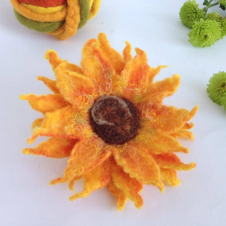 Filz Sonnenblume Brosche Handgemachte Wolle, Sommerschmuck von TeplaWoolWorkshop