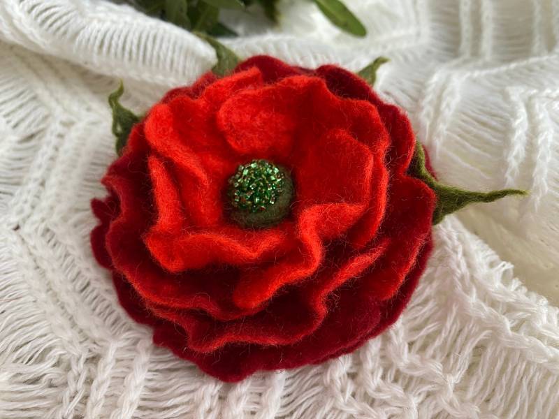 Mohnblume Brosche Gefilzt Handgemachte Blume Pin, Mutter Geschenk von TeplaWoolWorkshop