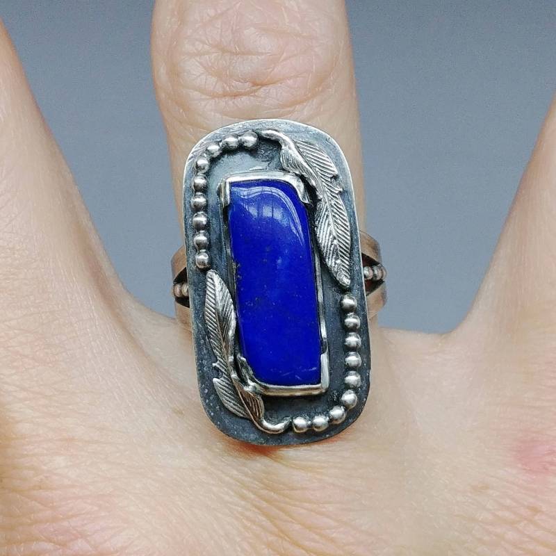 Handgemachter Lapis Lazuli Sterlingsilber-Feder-Ring - Größe 7, 75 Handgemachter Lapis Lazuli Sterlingsilber-Feder-Ring - Größe 7, 75 von TereReyesJoies
