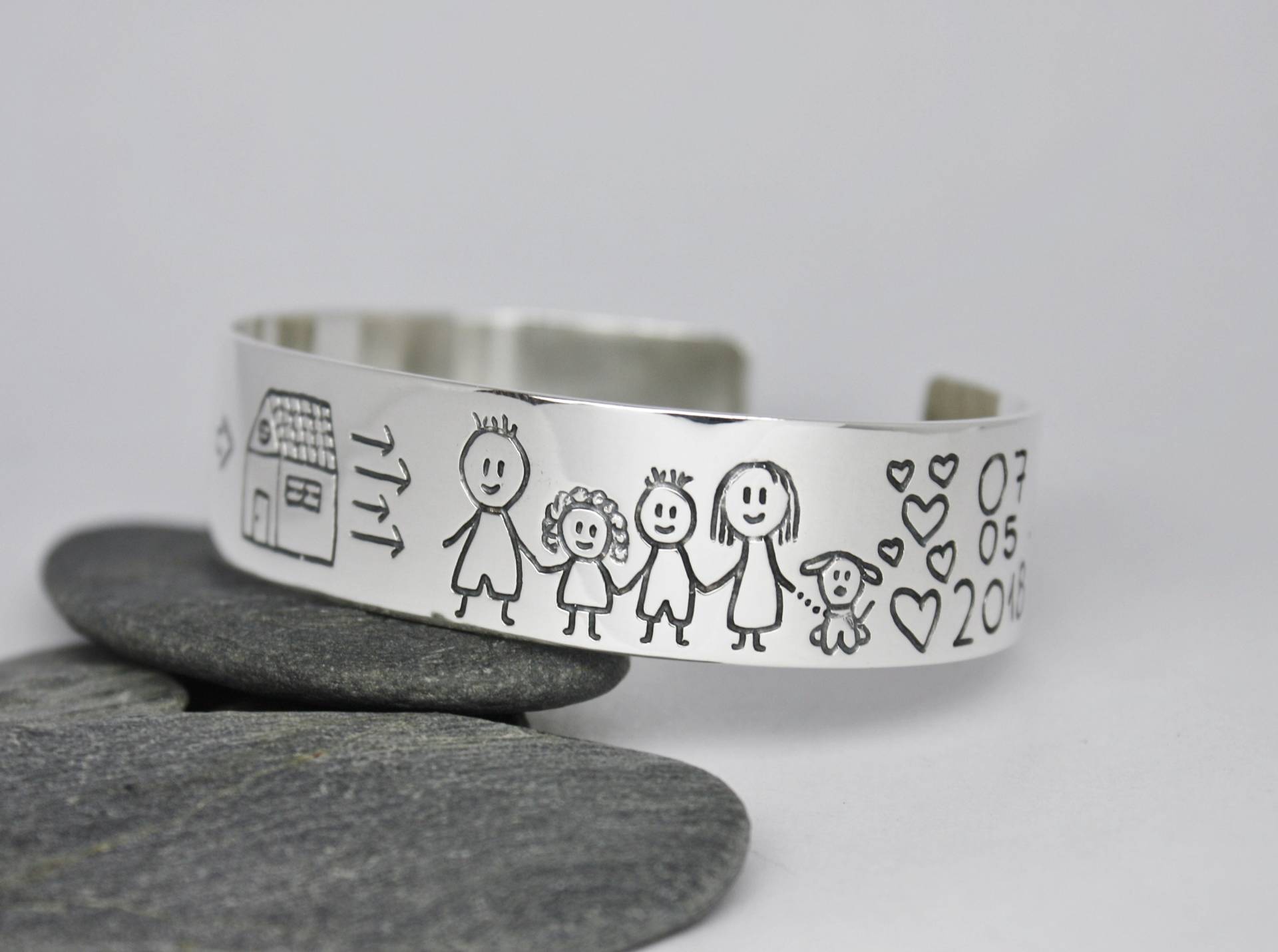 Personalisiertes Sterlingsilber Story Manschettenarmband Benutzerdefinierte Gravurzeichnungen von TereReyesJoies