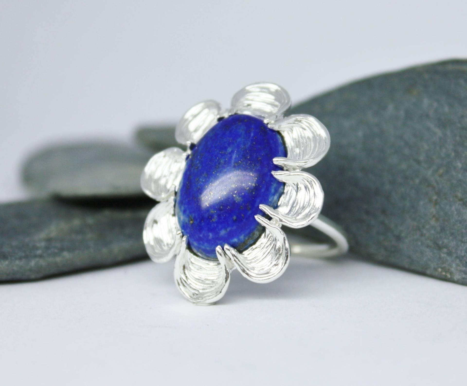 sterling Silber Lapis Lazuli Blumen Ring - Größe 7 3/4 von TereReyesJoies