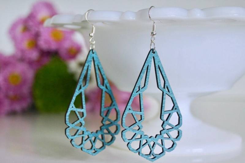 Blaue Handgemachte Lasergeschnittene Holzohrringe, Baumelnde Türkisfarbene Ohrringe, Leichte Herbstohrringe, Beliebte Handgefertigter Schmuck von TeresaMercerMade