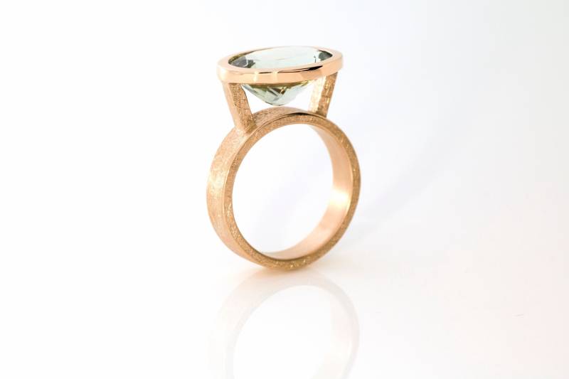 Ovaler Prasiolit | Grüner Amethyst - 18 Karat Rotgoldring Statementring 18K 750 Rotgold Handarbeit Naturstein Unikat Ovaler Prasiolit | Grüner Amethyst - 18 Karat Rotgoldring Statementring 18K 750 Rotgold Handarbeit Naturstein Unikat von TeresaStaubJewelry