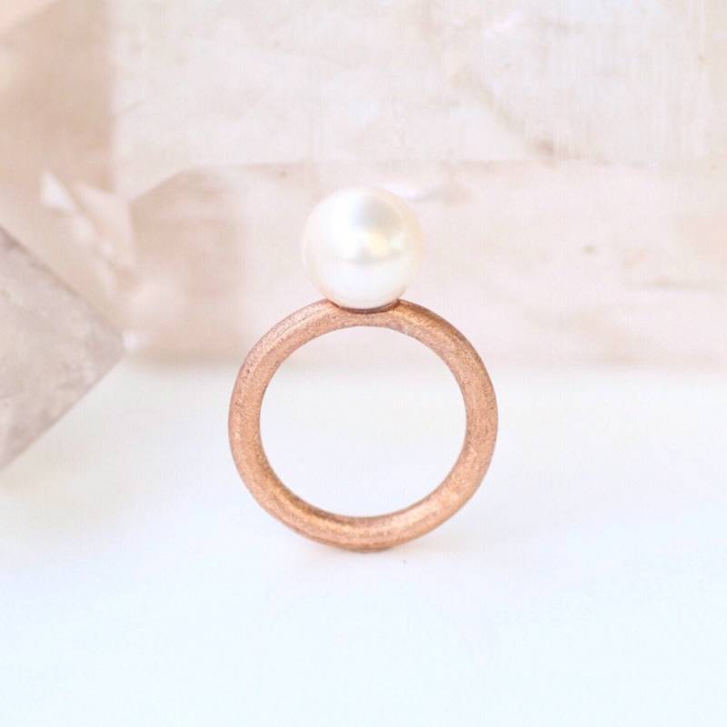 Perlring Aus 18 Karat Rotgold | 750 Rotgold Handarbeit Echte Perle Echtes Gold Massivgold Perlring Aus 18 Karat Rotgold | 750 Rotgold Handarbeit Echte Perle Echtes Gold Massivgold von TeresaStaubJewelry