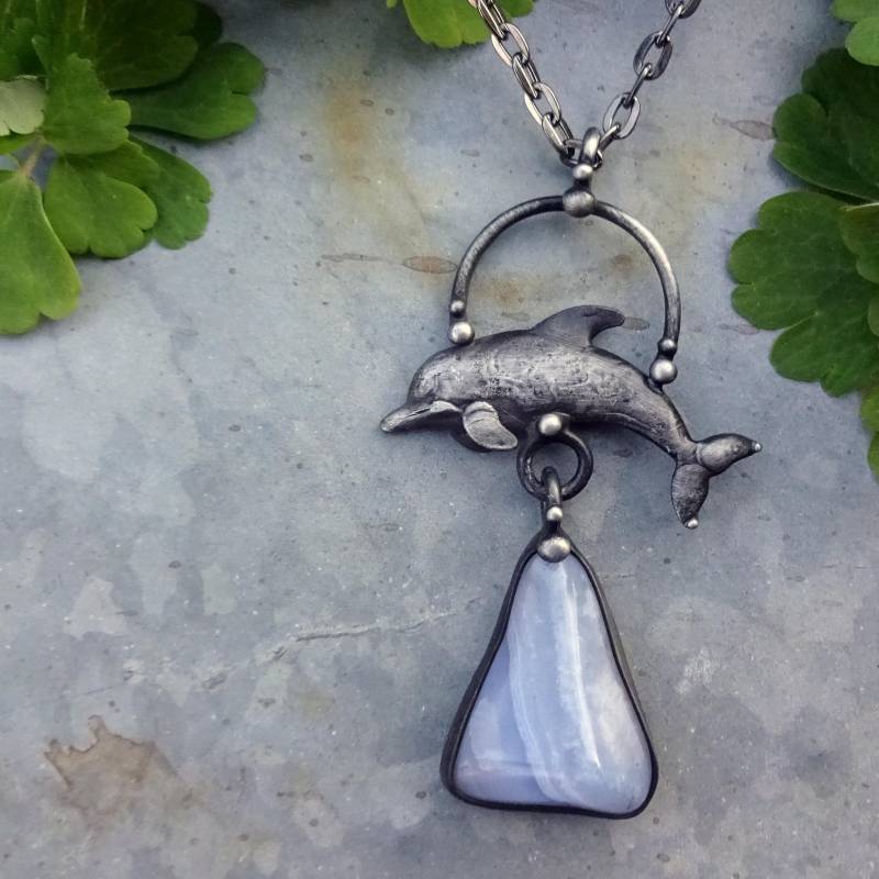 Delfin Handgemachte Original Art Chaledon Halskette Auf Metall Kette von TerezaOJewelry