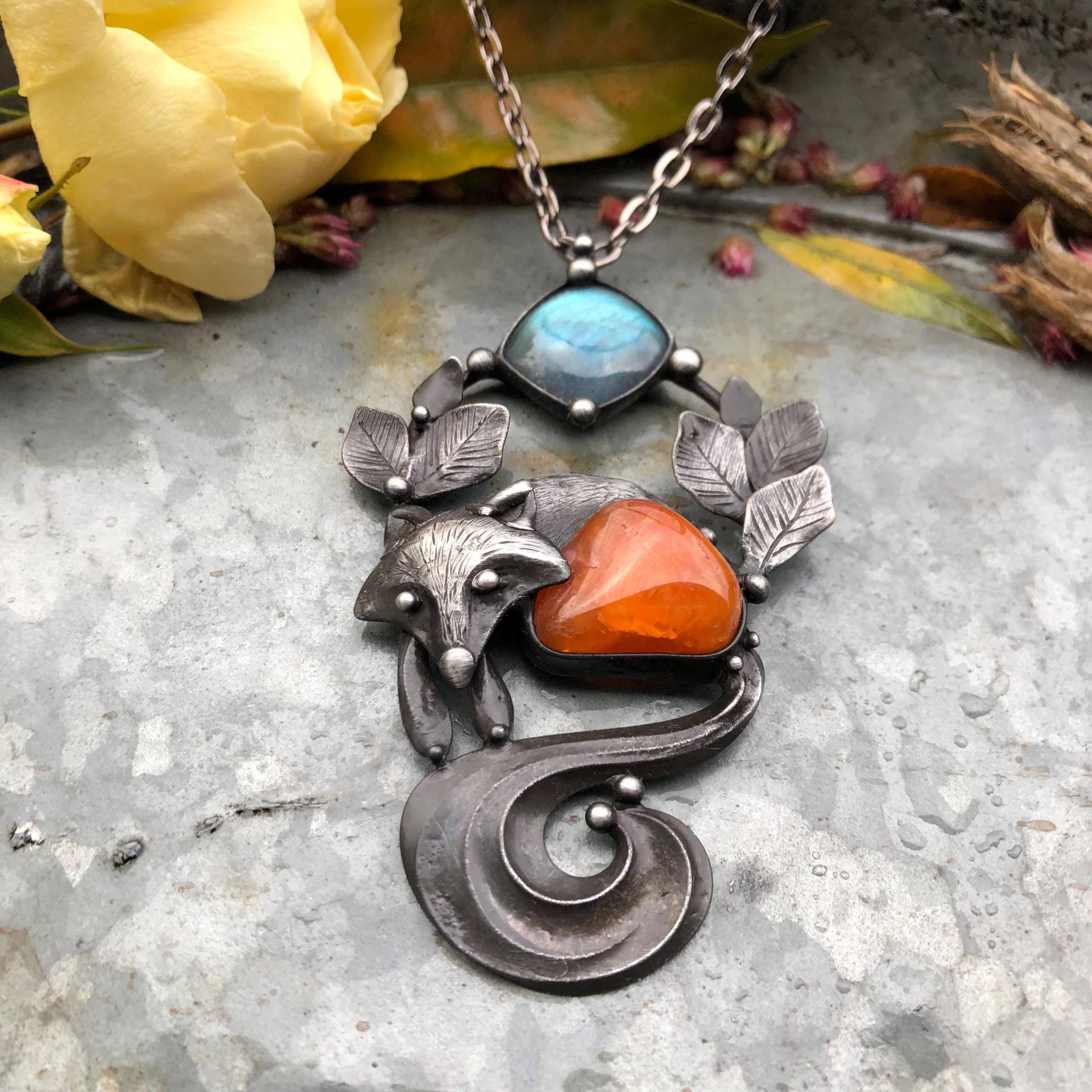 Fox Handmade Original Art Cornelian Labradorit Halskette Auf Metallkette von TerezaOJewelry