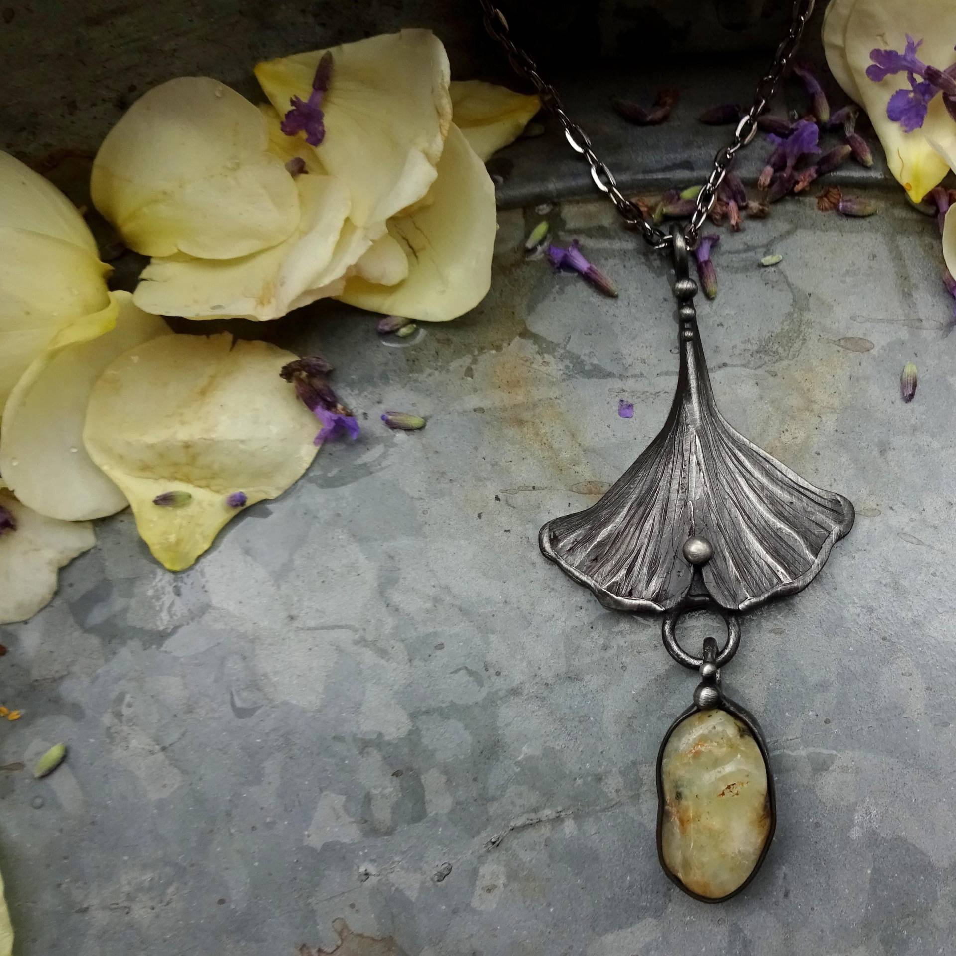 Handgefertigte Original Art Opal Halskette Auf Handgefertigter Metallkette Handgefertigte Original Art Opal Halskette Auf Handgefertigter Metallkette von TerezaOJewelry
