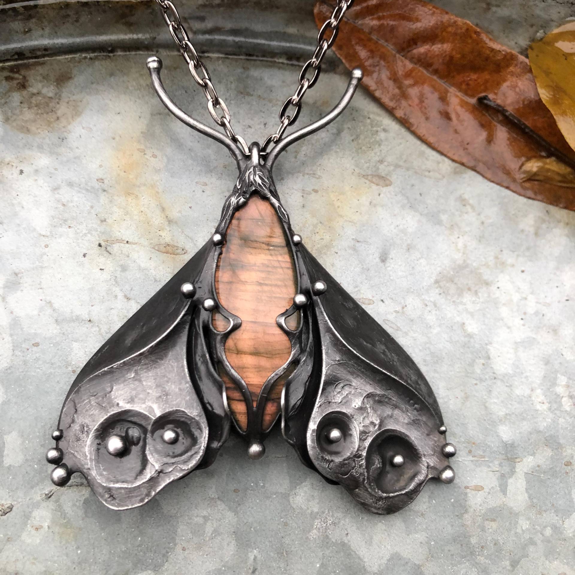 Handgefertigte Original Kunst Labradorit Perlenhalskette Auf Metallkette von TerezaOJewelry