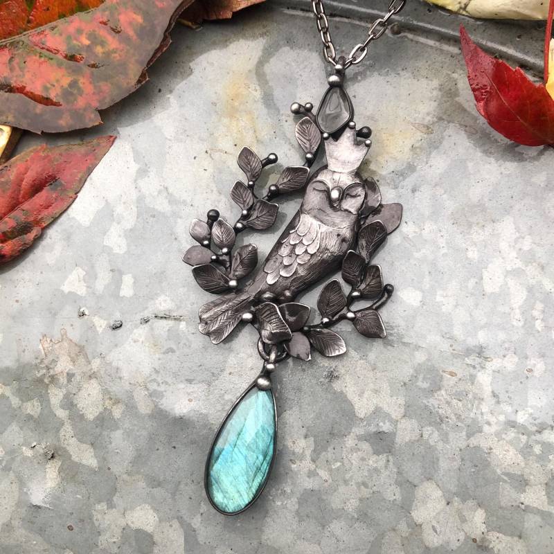 Handgemachte Original Art Labradorit Kristall Halskette Auf Metallkette von TerezaOJewelry