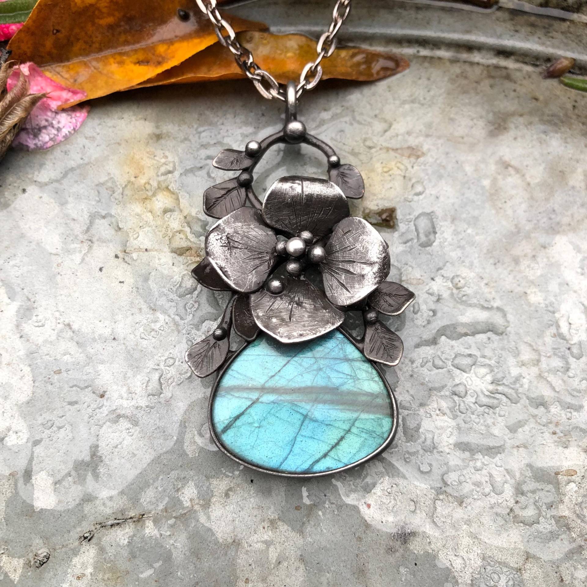 Handgemachte Original Art Labradorit Perlenhalskette Auf Metallkette von TerezaOJewelry