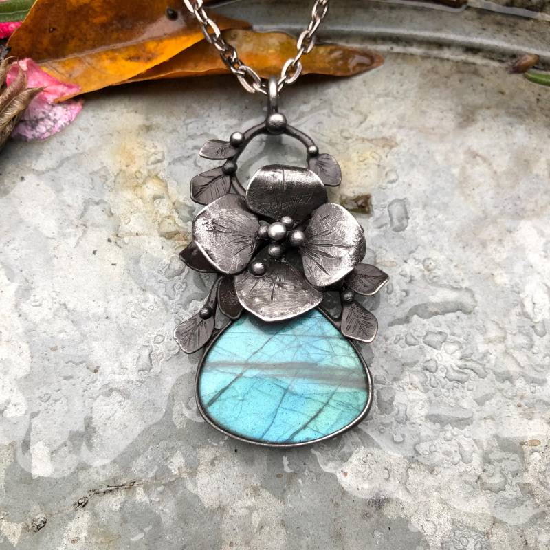 Handgemachte Original Art Labradorit Perlenhalskette Auf Metallkette von TerezaOJewelry