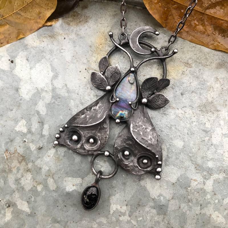 Handgemachte Original Art Labradorit Turmalin Halskette Auf Metallkette von TerezaOJewelry