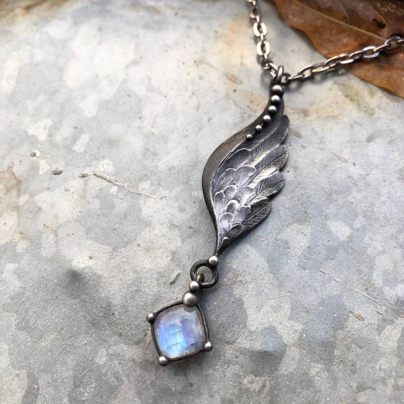 Handgemachte Original Art Mondstein Halskette Auf Metallkette von TerezaOJewelry
