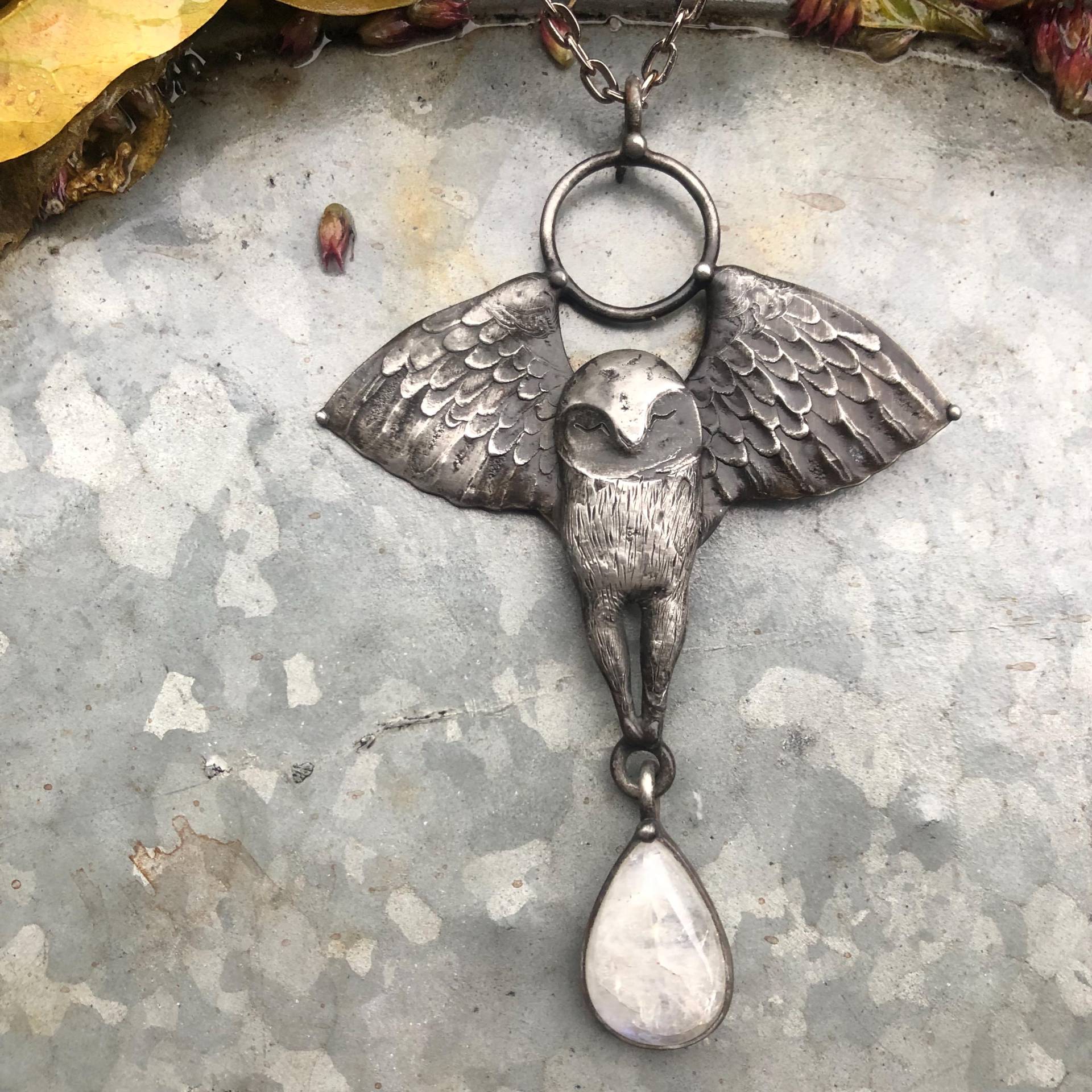 Handgemachte Original Art Mondstein Halskette Auf Metallkette von TerezaOJewelry