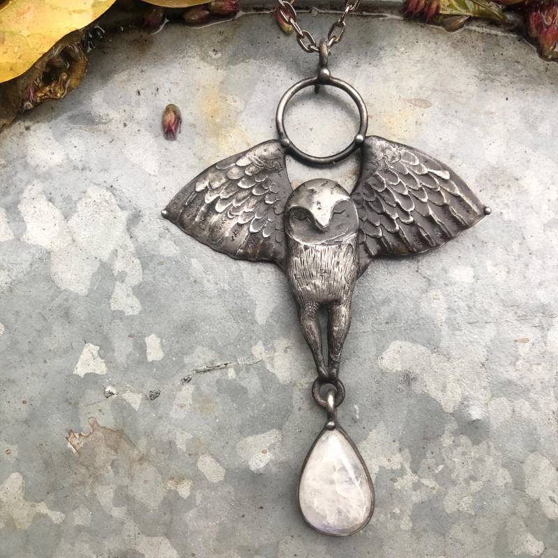 Handgemachte Original Art Mondstein Halskette Auf Metallkette von TerezaOJewelry