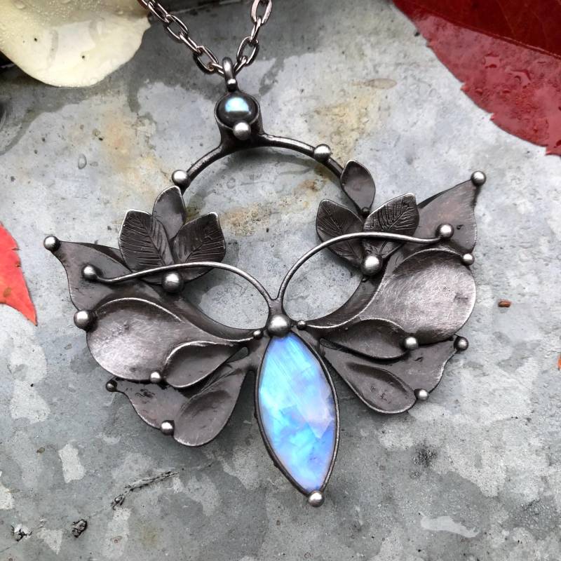 Handgemachte Original Kunst Mondstein Perlenhalskette Auf Metallkette Handgemachte Original Kunst Mondstein Perlenhalskette Auf Metallkette von TerezaOJewelry