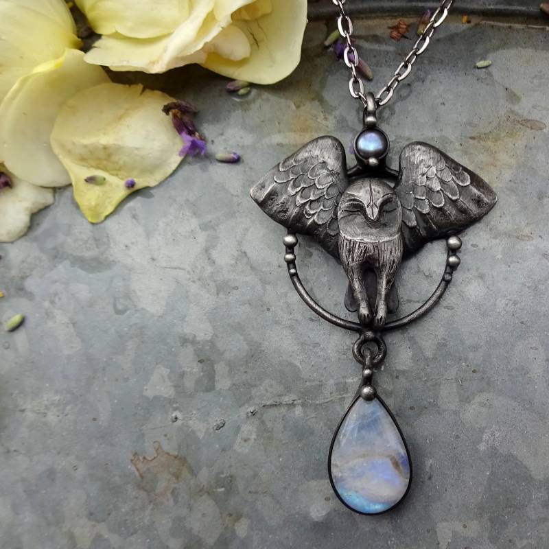 Handgemachte Originalkunst Mondstein-Perlen-Halskette Auf Handgemachter Metallkette von TerezaOJewelry