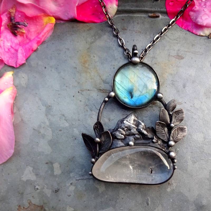 Handgemachte Ursprüngliche Art Labradorit-Kristallhalskette Auf Handgemachter Metallkette von TerezaOJewelry