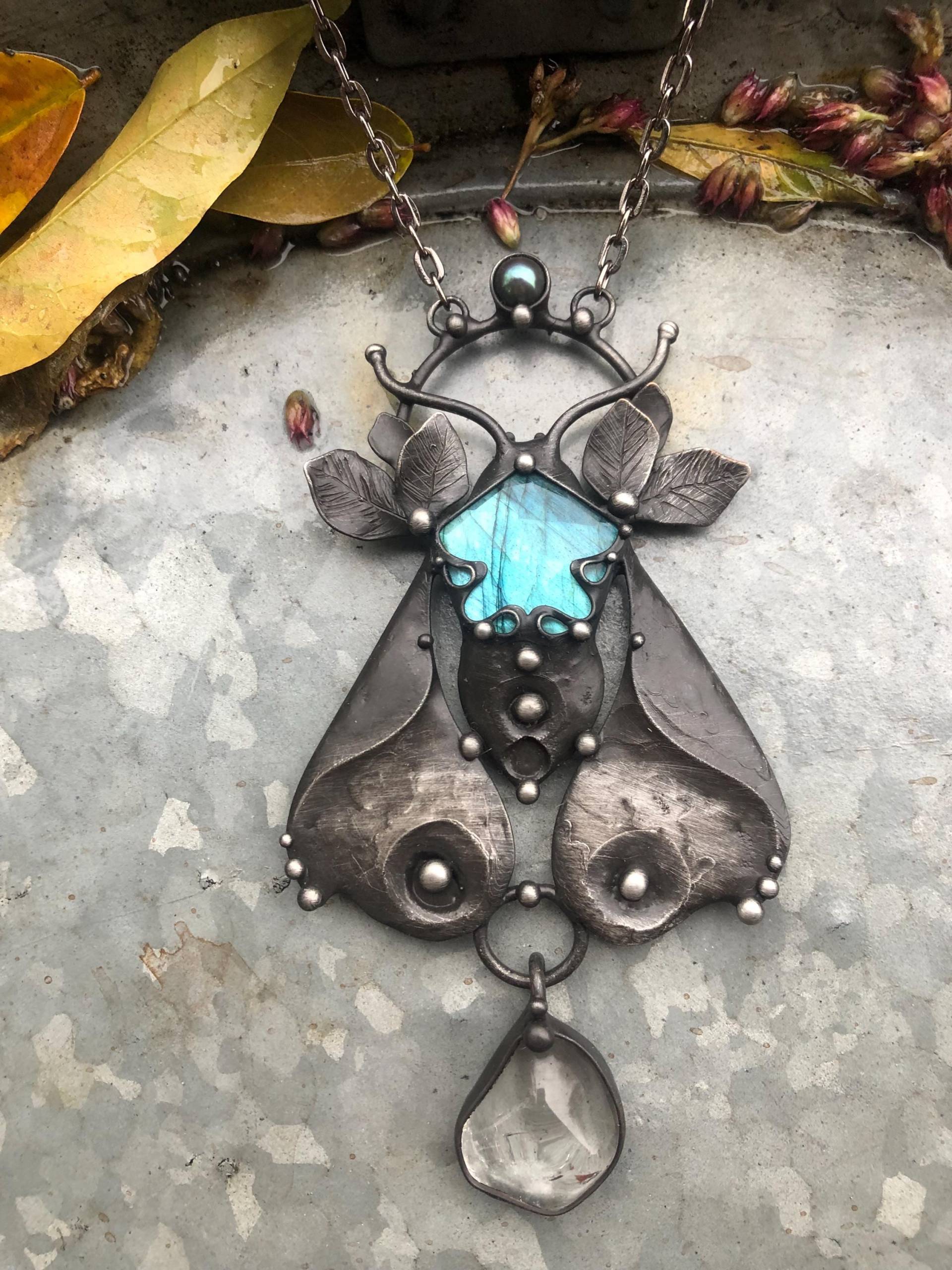 Motte Handgemachte Original Kunst Labradorit Perle Kristall Halskette Auf Metallkette von TerezaOJewelry