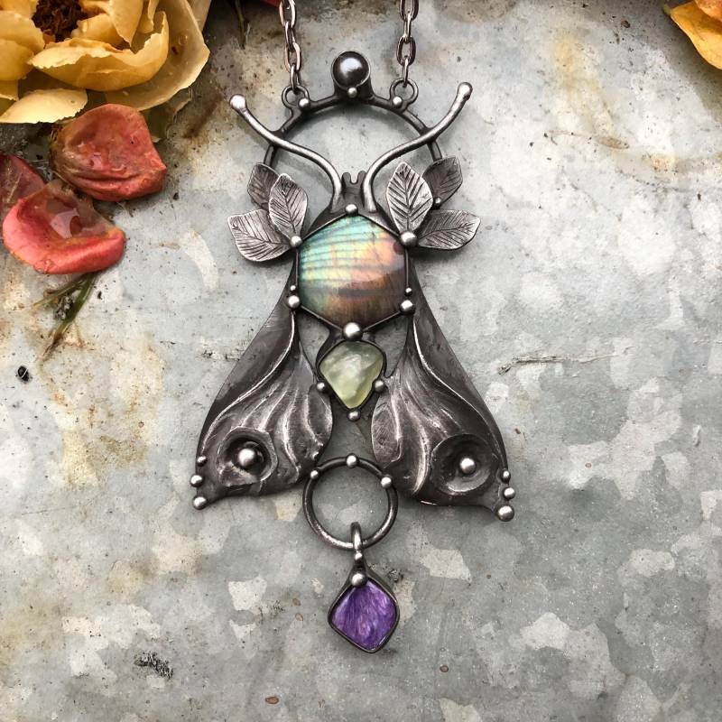 Motte Handmade Original Art Labradorit Prehnit Perle Charoit Halskette Auf Metallkette von TerezaOJewelry