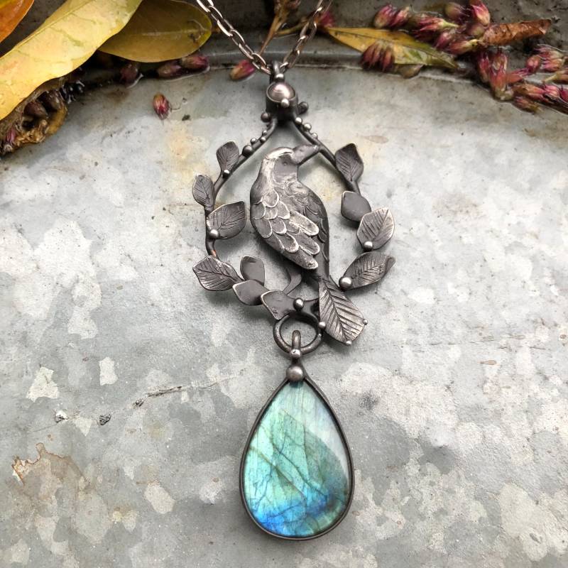 Raven Handmade Original Art Labradorit Perlenhalskette Auf Handgemachte Metallkette von TerezaOJewelry