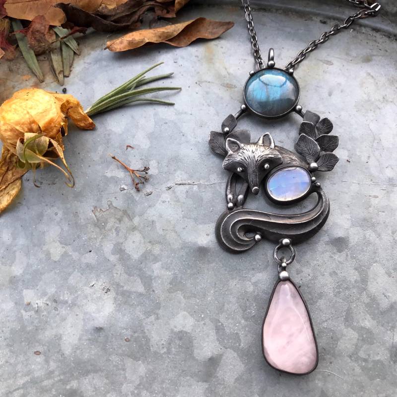 Reserved Fox Handmade Original Art Rosenquarz Labradorit Mondstein Halskette Metall von TerezaOJewelry