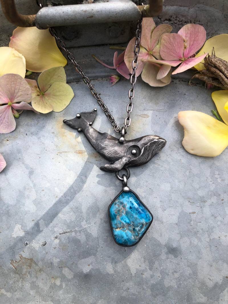 Wal Handgemachte Original Kunst Chrysokoll Halskette Auf Metallkette von TerezaOJewelry