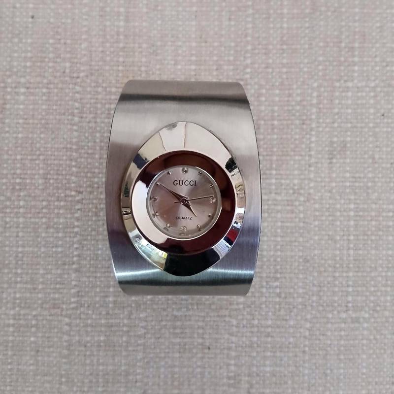 Gucci Armbanduhr Im Vintage-stil Mit Silberarmband von TereziaPearls