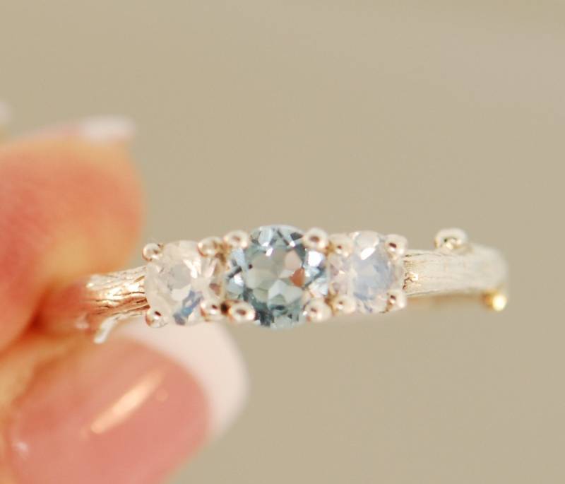 Aquamarin Mondstein Zweig Verlobungsring, Sterling Silber Band von TeriLeeJewelry