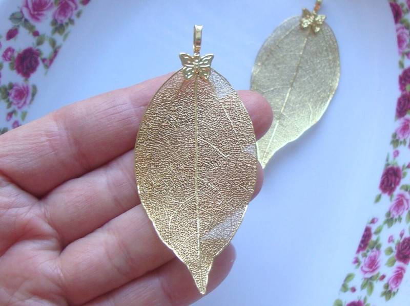 1 Stück, Echtes Blatt in 24K Gold Getaucht, Hübscher Schmetterling Anhänger, 65-70 X 30 Mm 1 Stück, Echtes Blatt in 24K Gold Getaucht, Hübscher Schmetterling Anhänger, 65-70 X 30 Mm von TerraFinds