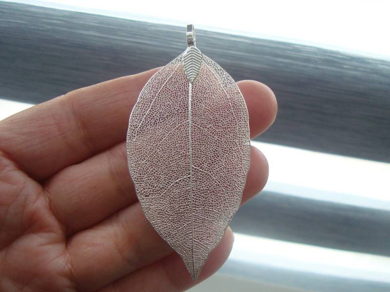 1 Stück, Echtes Blatt in Silber Getaucht, Hübsche Kleine Öse, 60-66 X 28 Mm von TerraFinds