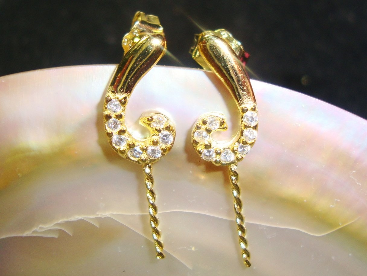 18K Gold Sterling Silber Fancy Ohr Post Mit Peg, Cz Ohrmuttern Inklusive, Halb Gebohrte Perlen, Ohrringe Zubehör, Anhänger Finden 18K Gold Sterling Silber Fancy Ohr Post Mit Peg, Cz Ohrmuttern Inklusive, Halb Gebohrte Perlen, Ohrringe Zubehör, Anhänger Finden von TerraFinds
