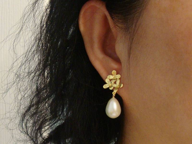 Echte Natürliche Perlenohrringe, 18K Gold Sterling Silber 3 Blumen Pearl Drop Baumeln Ohrringe Echte Natürliche Perlenohrringe, 18K Gold Sterling Silber 3 Blumen Pearl Drop Baumeln Ohrringe von TerraFinds