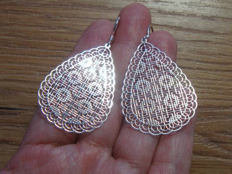 Lacey Spitze Sterling Silber Ohrringe, Tear Drop Ohrring, 5 cm Kronleuchter Ew-0175 von TerraFinds