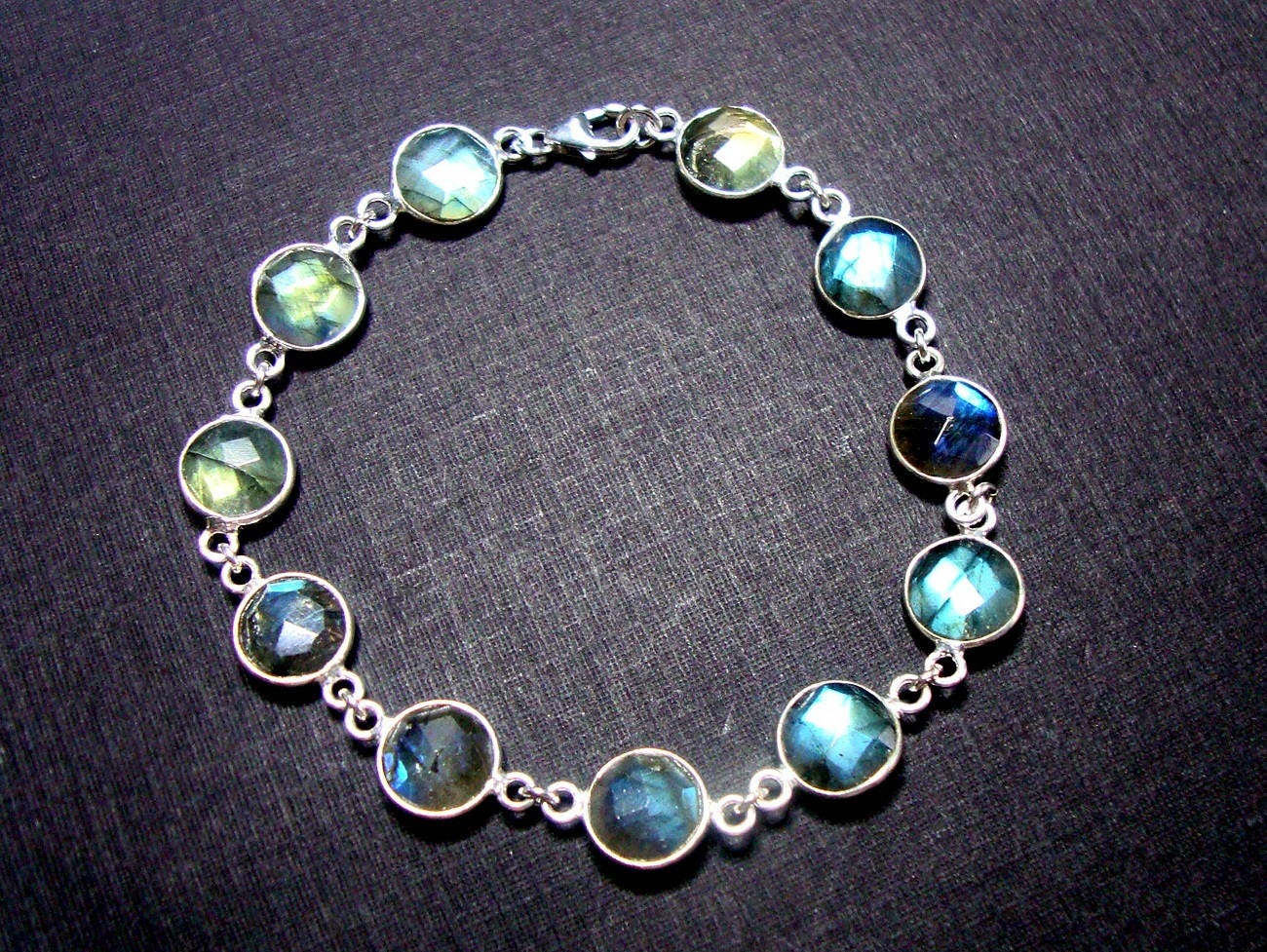 Natürliche Labradorit Sterling Silber Armband, Blinkend Natürliche Labradorit Sterling Silber Armband, Blinkend von TerraFinds