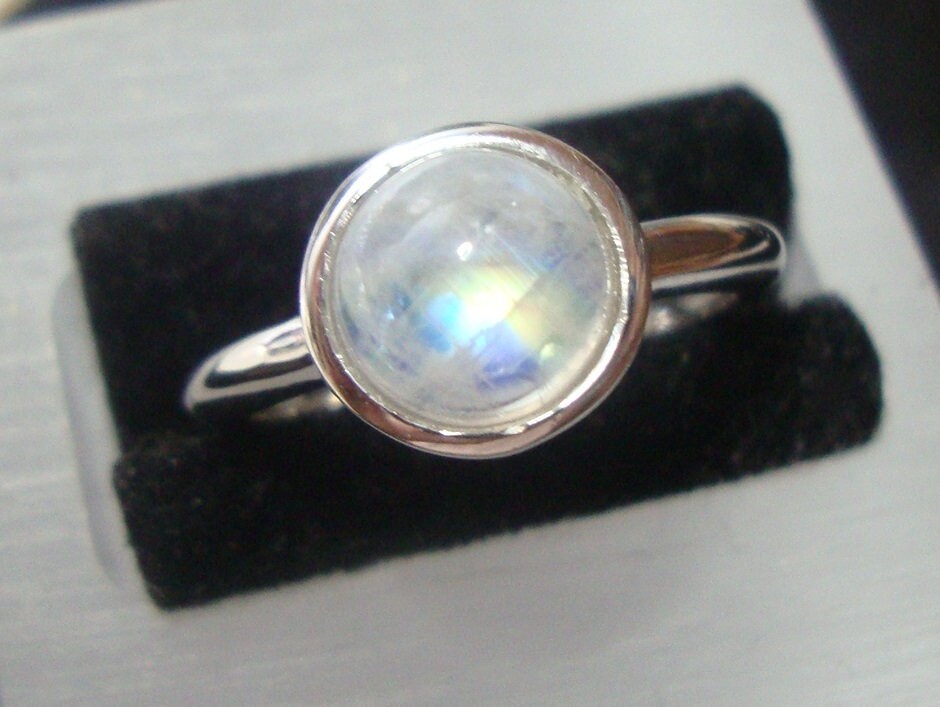 Regenbogen Mondstein Sterling Silber Ring, Größe 7 Regenbogen Mondstein Sterling Silber Ring, Größe 7 von TerraFinds