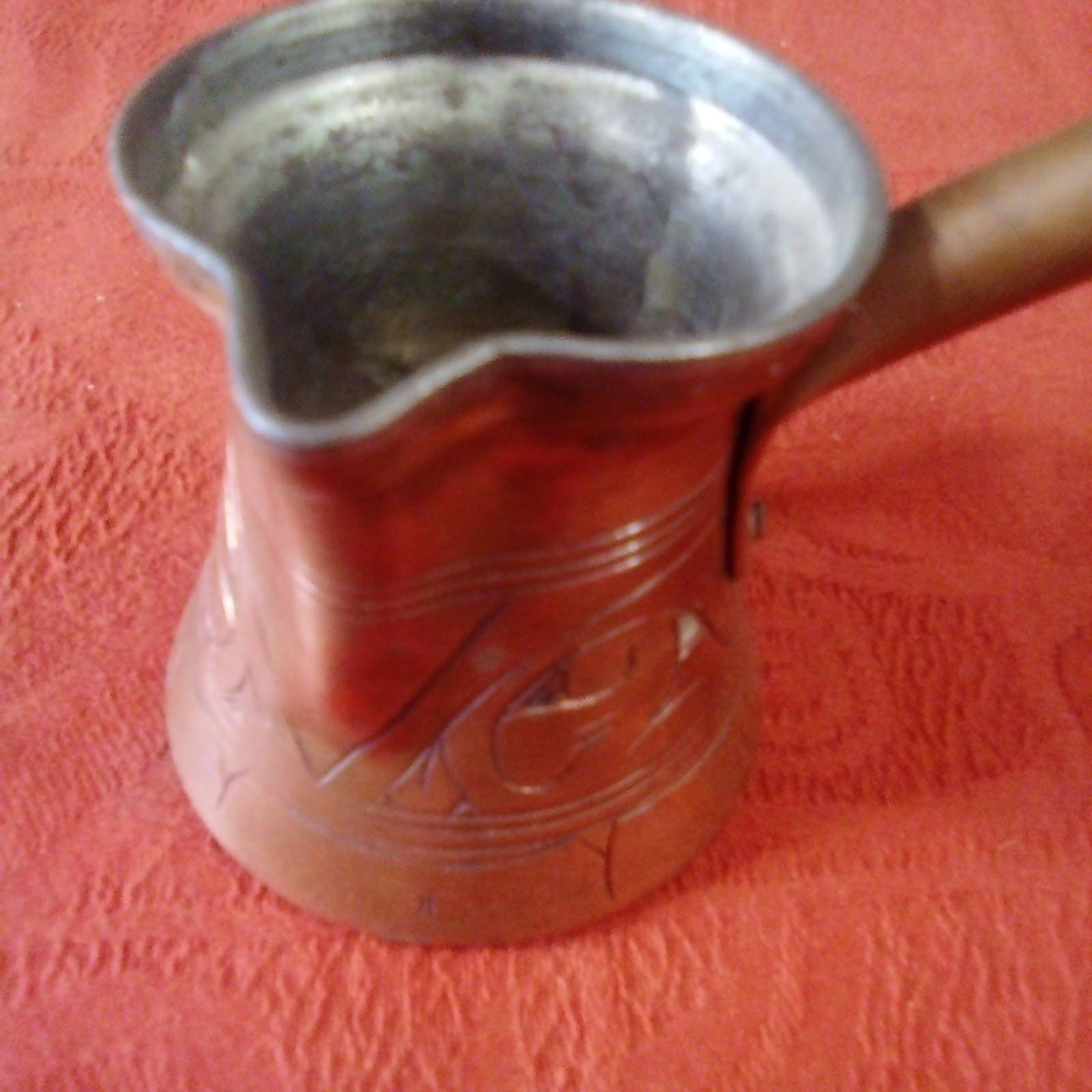 Vintage Kaffeekanne Aus Kupfer Und Holz, Marokkanisch, Handgefertigt Schön Graviert. Fester Dekoartikel von TerresEnchantees