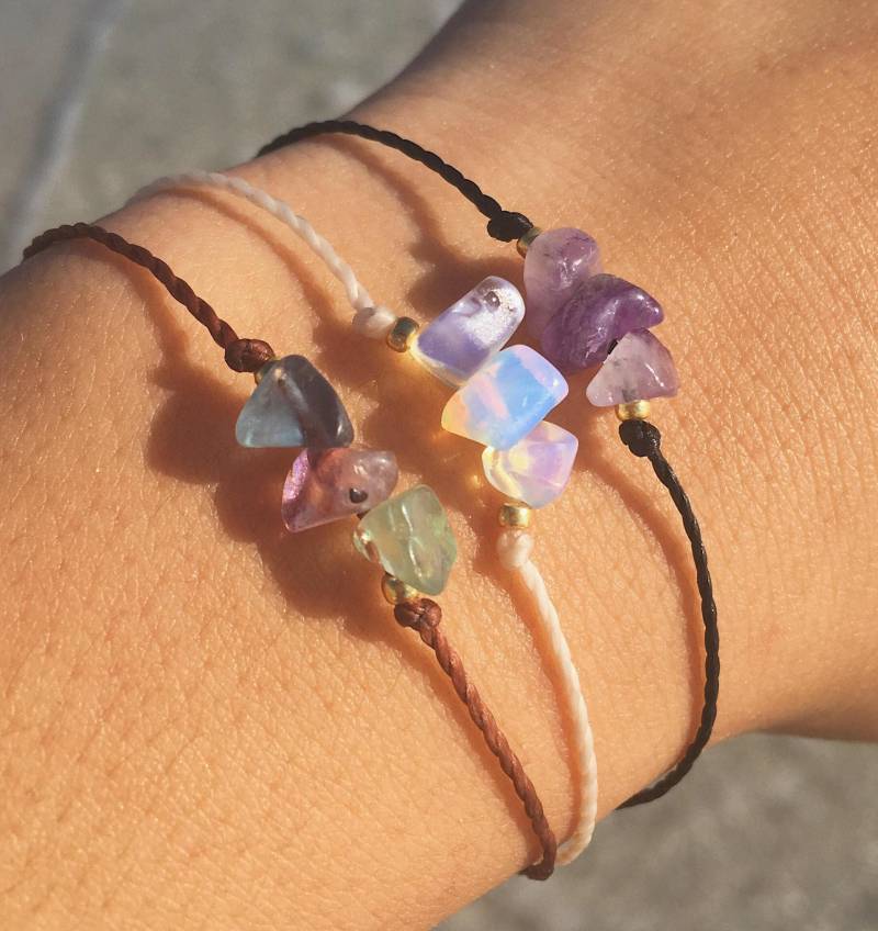 Verstellbares Kristall Wunsch Armband Gold Perlen Edelstein/Heilkristall Wasserfest Chip Minimalist Verstellbares Kristall Wunsch Armband Gold Perlen Edelstein/Heilkristall Wasserfest Chip Minimalist von TerrestrialTreasure