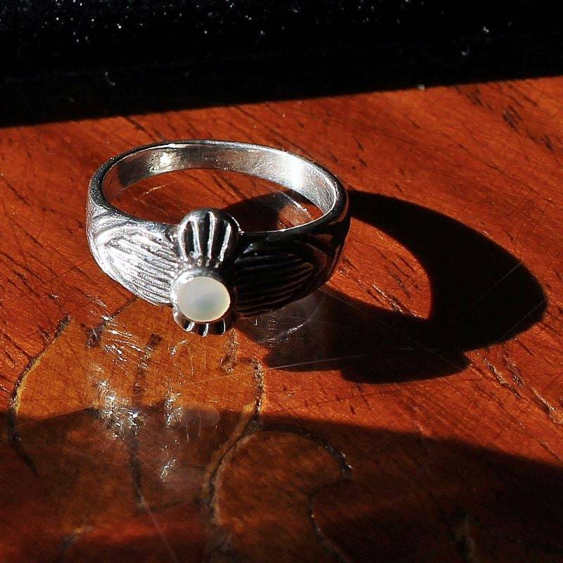 Sale Perlmutt Gekreuzte Sterlingsilber-Ring Sale Perlmutt Gekreuzte Sterlingsilber-Ring von TerriannsOriginals